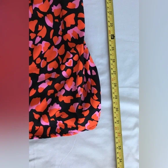 Super cute stretchy short multicolored on/off shoulder with tie accent. - Picture 5 of 10